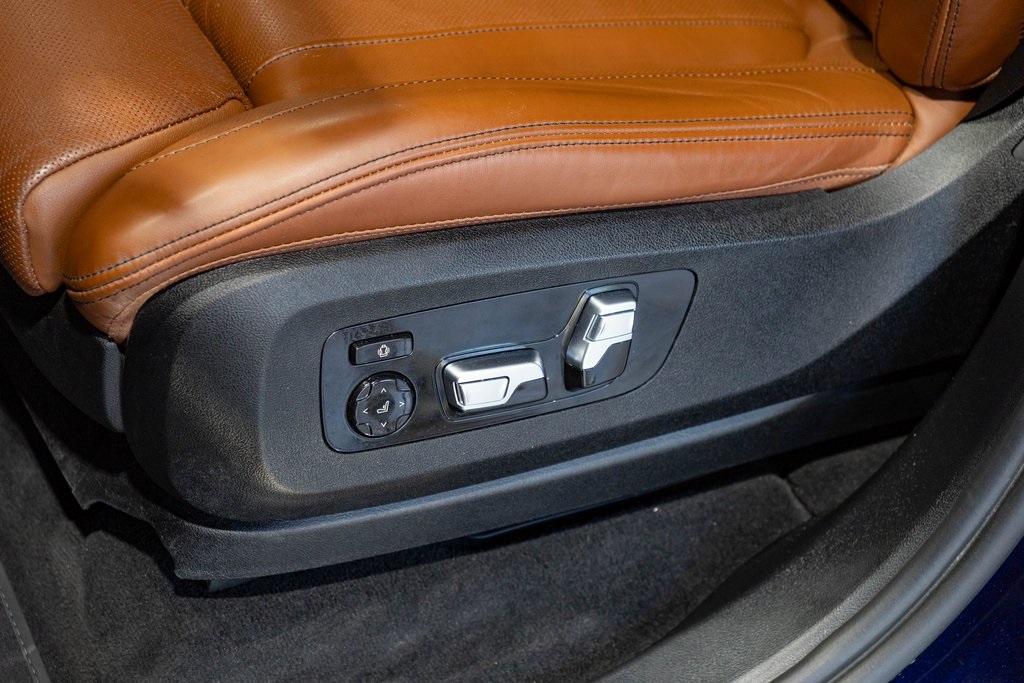 Vehicle image 33 of 47