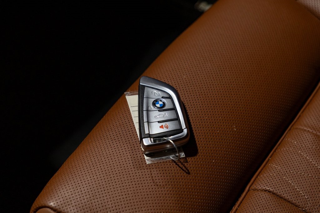 Vehicle image 32 of 47