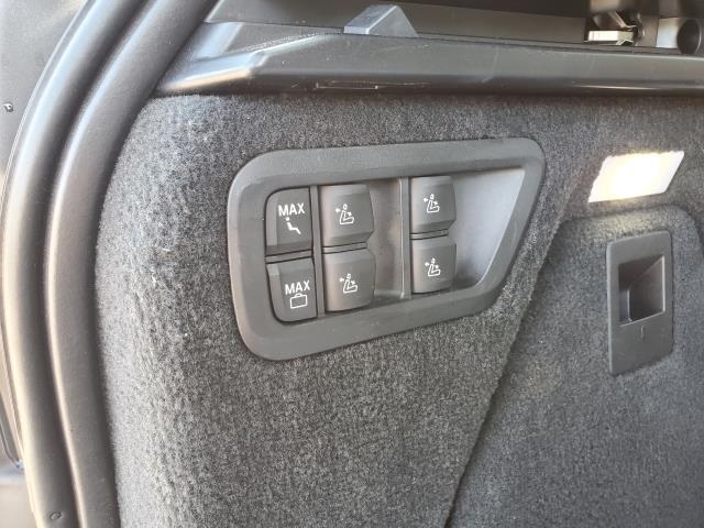 Vehicle image 22 of 33