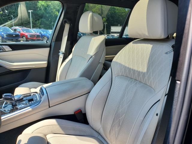 Vehicle image 9 of 33