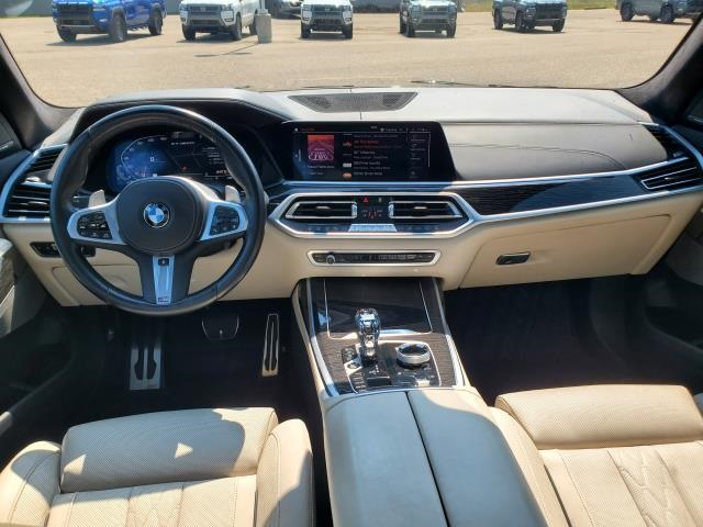 Vehicle image 10 of 33