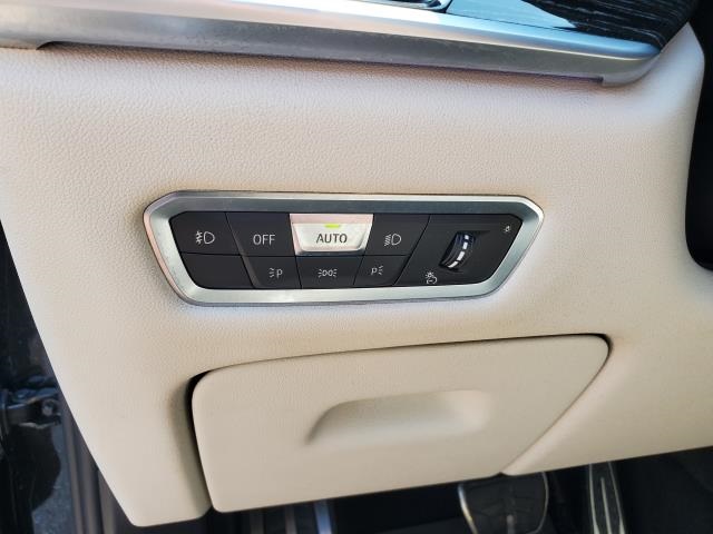 Vehicle image 29 of 33