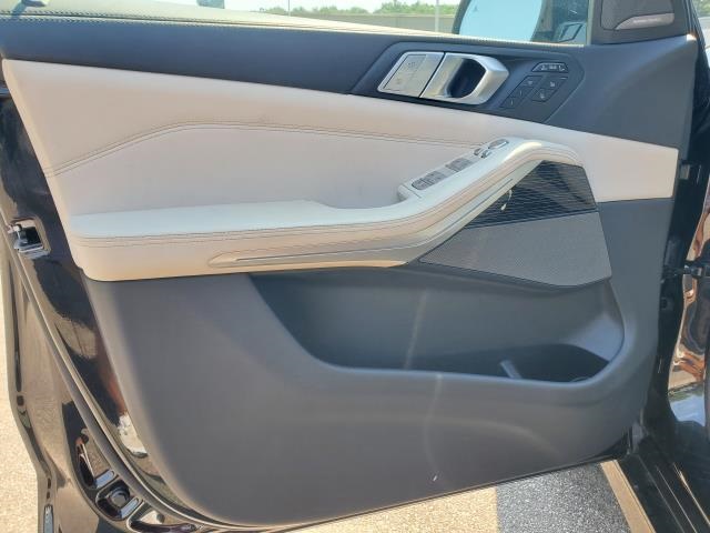 Vehicle image 18 of 33