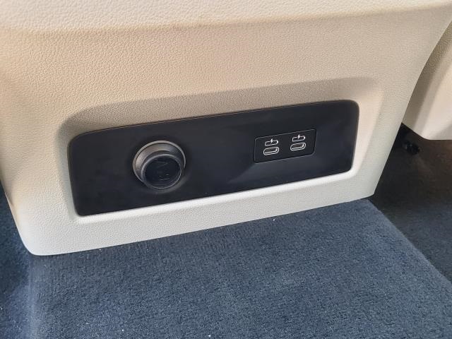 Vehicle image 21 of 33