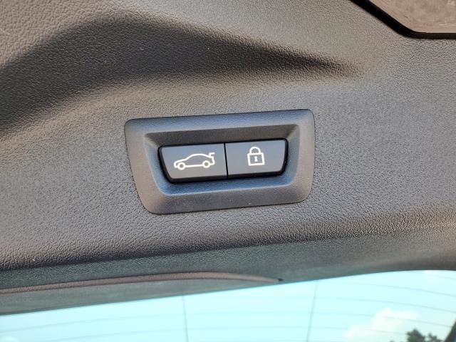 Vehicle image 26 of 33