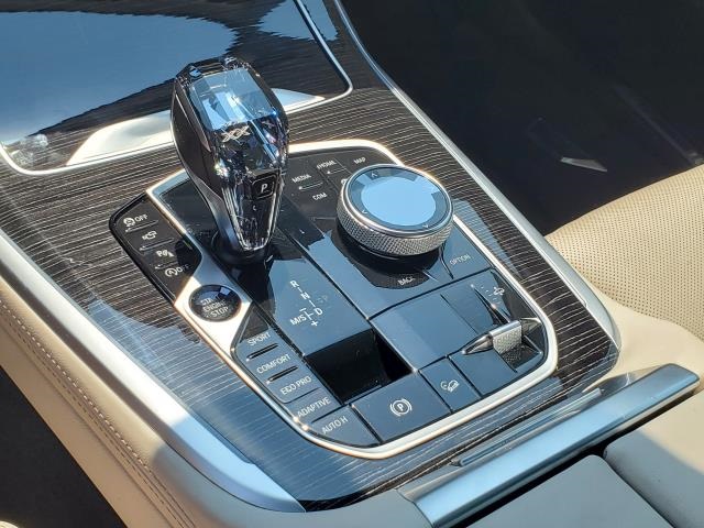 Vehicle image 17 of 33