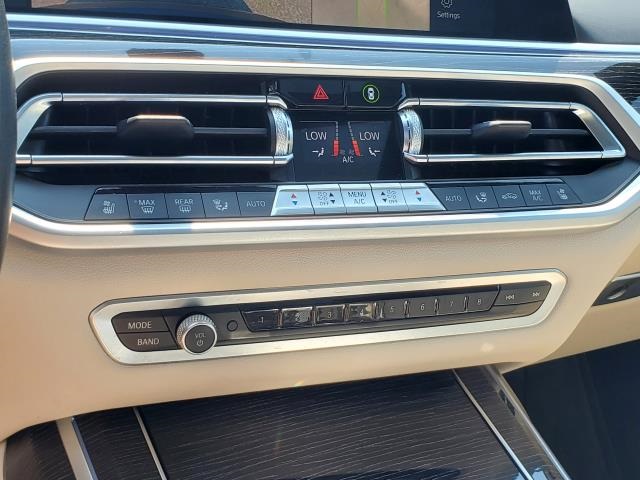 Vehicle image 27 of 33