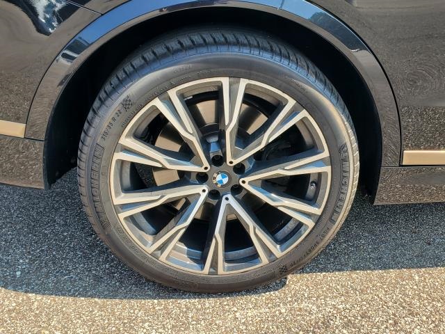 Vehicle image 5 of 33