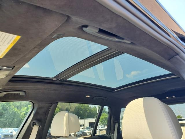 Vehicle image 12 of 33