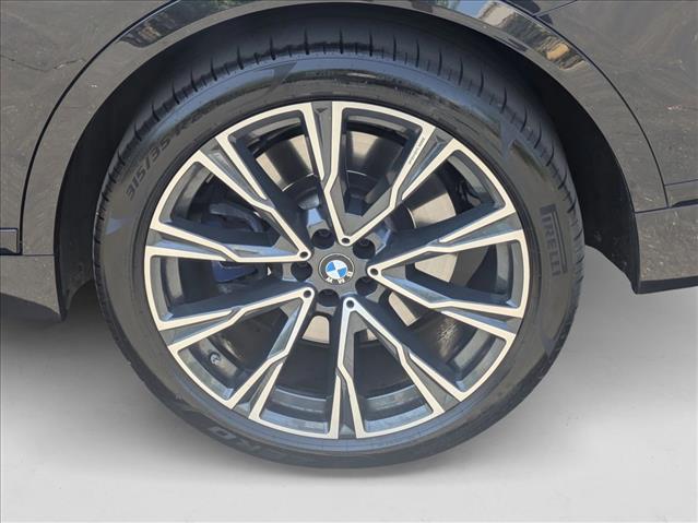 Vehicle image 10 of 27