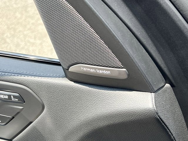 Vehicle image 34 of 38