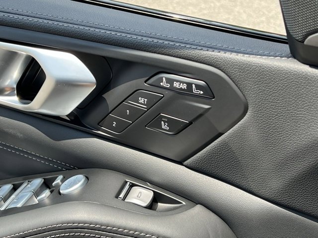 Vehicle image 27 of 38