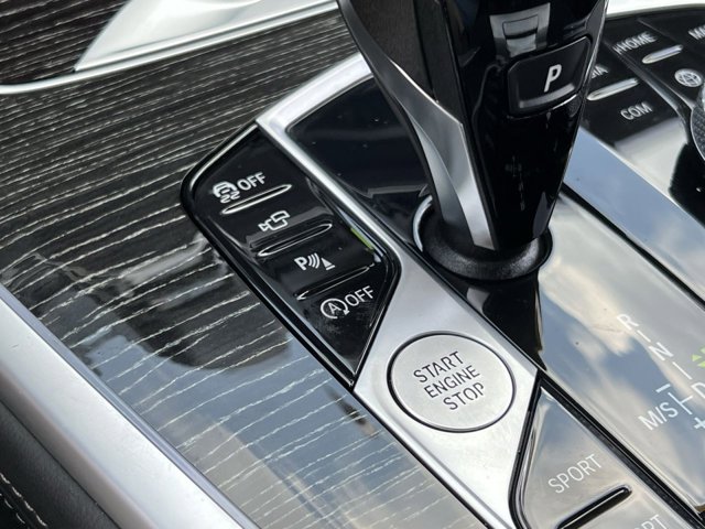 Vehicle image 33 of 38