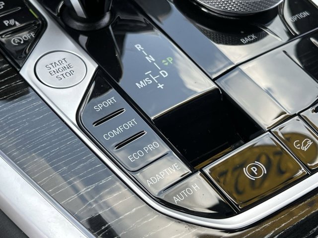 Vehicle image 26 of 38