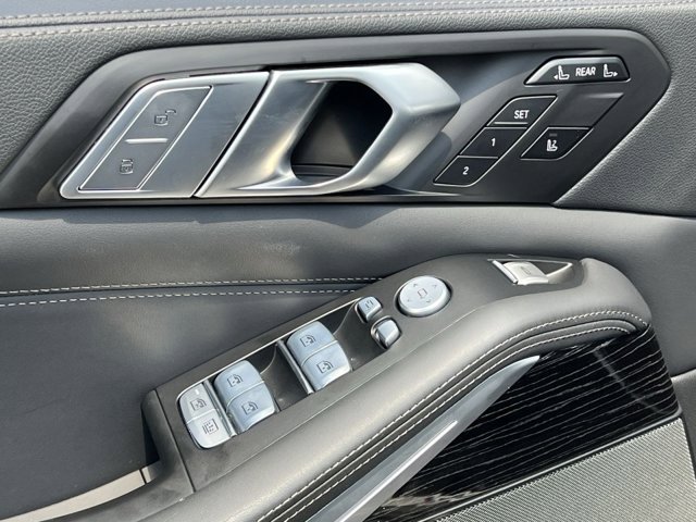 Vehicle image 37 of 38