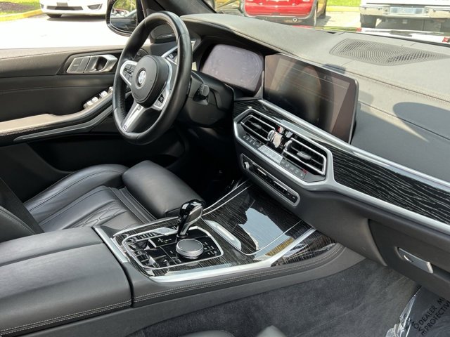Vehicle image 17 of 38