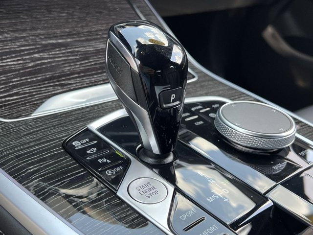Vehicle image 25 of 38
