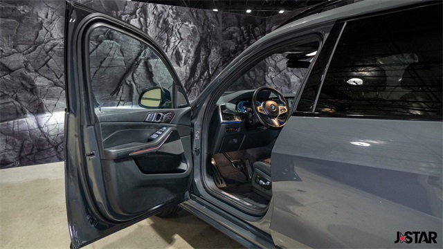 Vehicle image 23 of 24