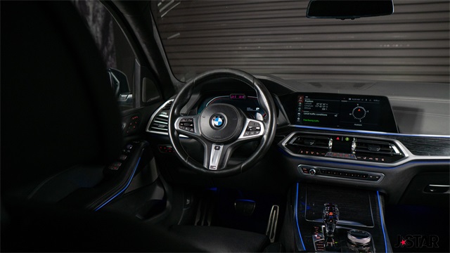Vehicle image 17 of 24
