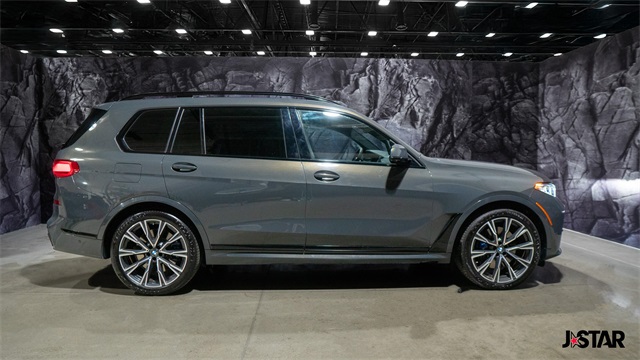 Vehicle image 4 of 24