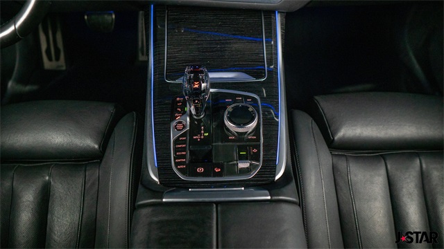 Vehicle image 20 of 24
