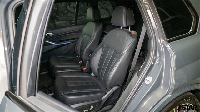 Vehicle image 15 of 24