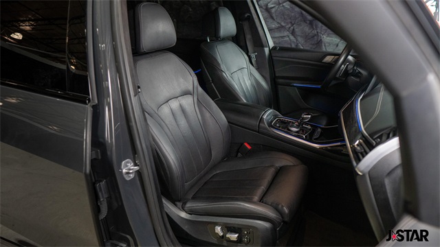 Vehicle image 10 of 24