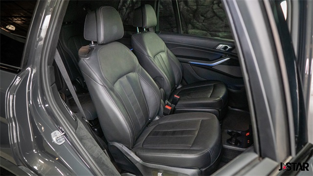 Vehicle image 13 of 24