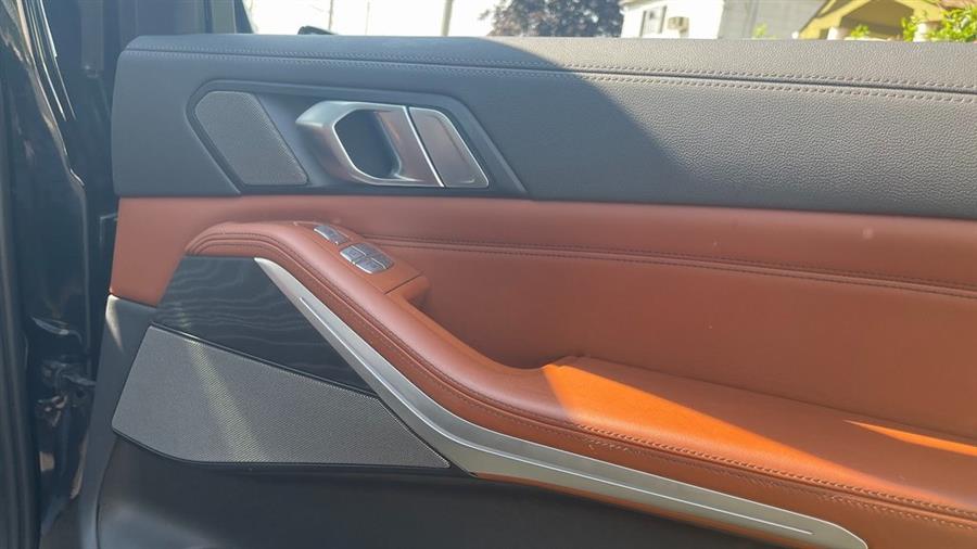 Vehicle image 25 of 39