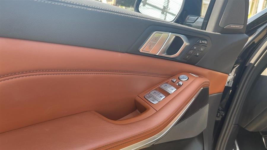 Vehicle image 13 of 39