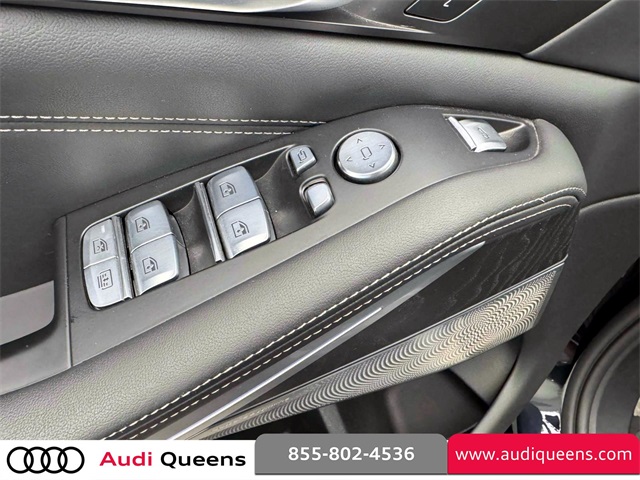 Vehicle image 26 of 30