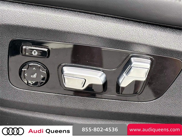 Vehicle image 17 of 30