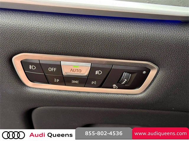 Vehicle image 15 of 30