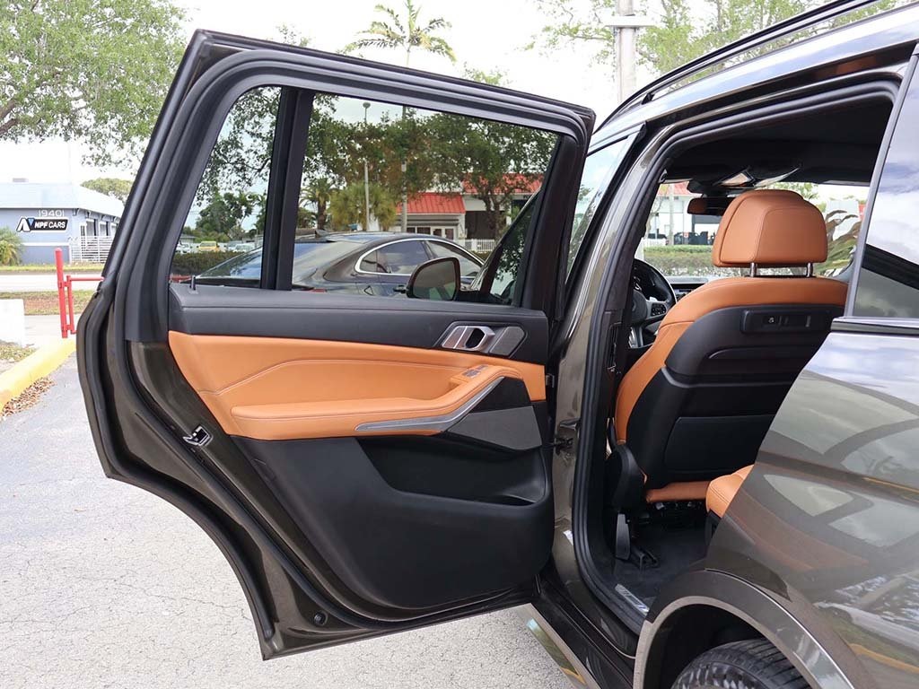 Vehicle image 35 of 76