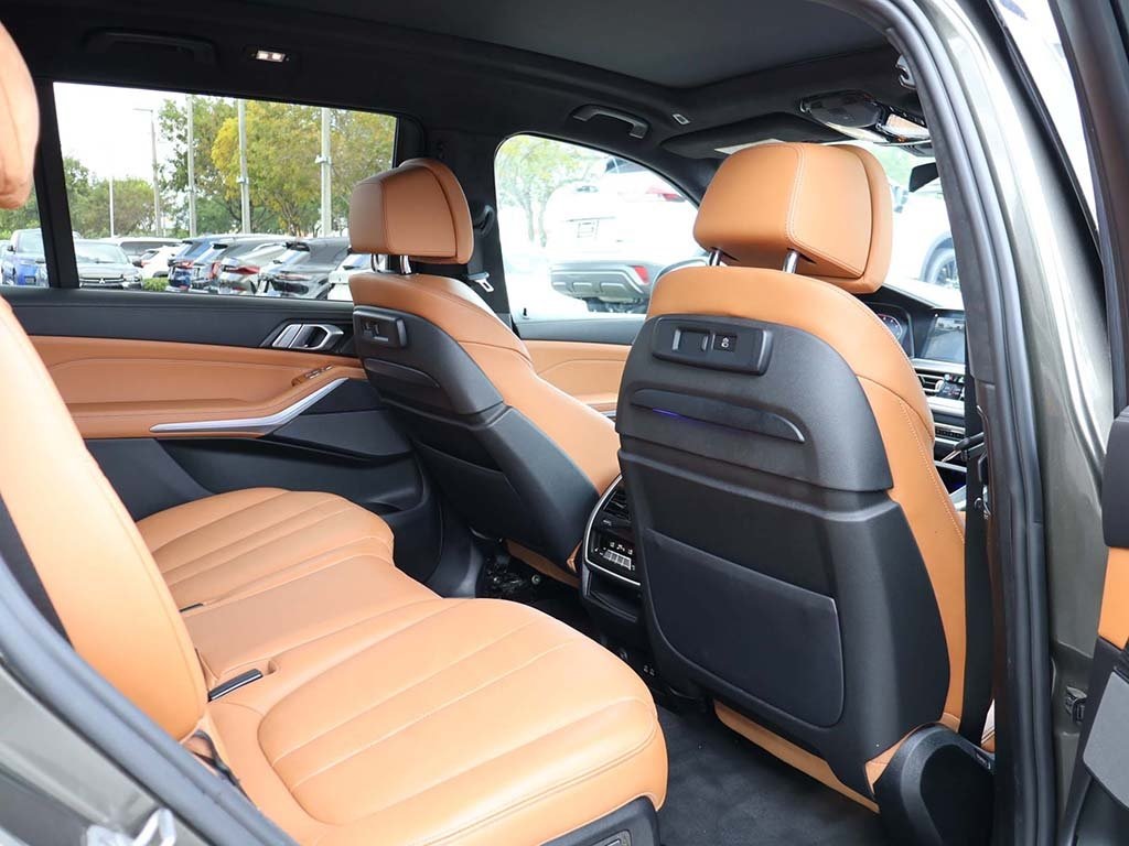 Vehicle image 46 of 76