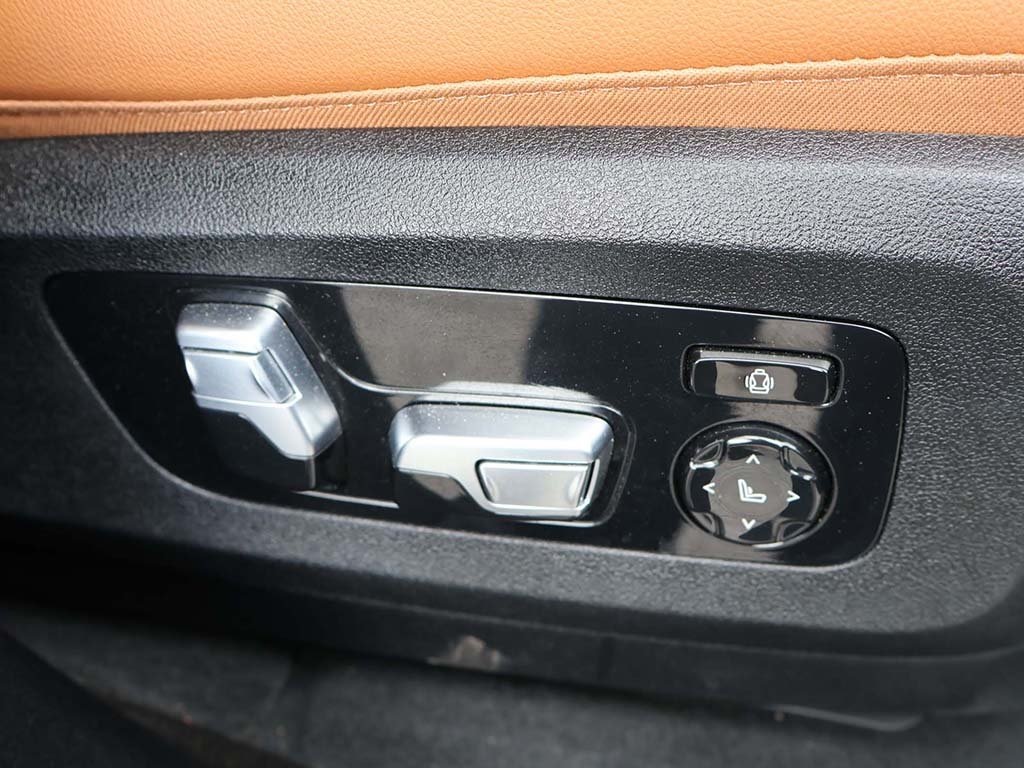 Vehicle image 43 of 76