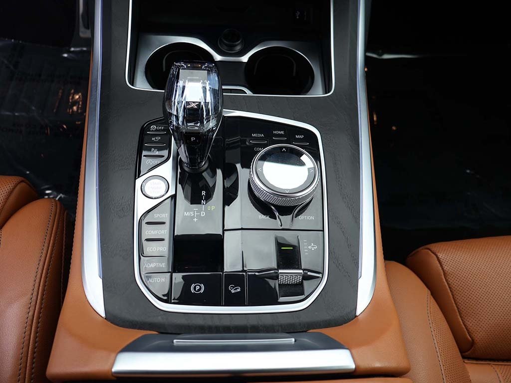 Vehicle image 68 of 76