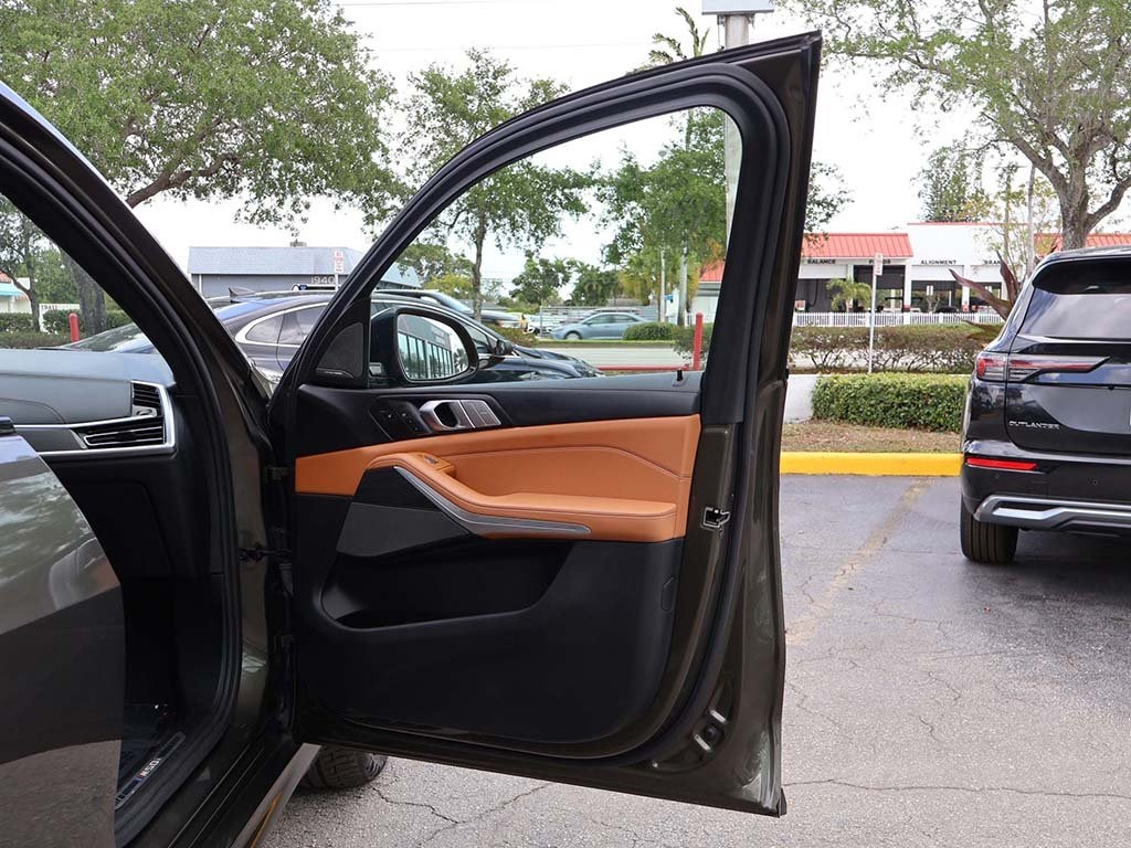 Vehicle image 34 of 76