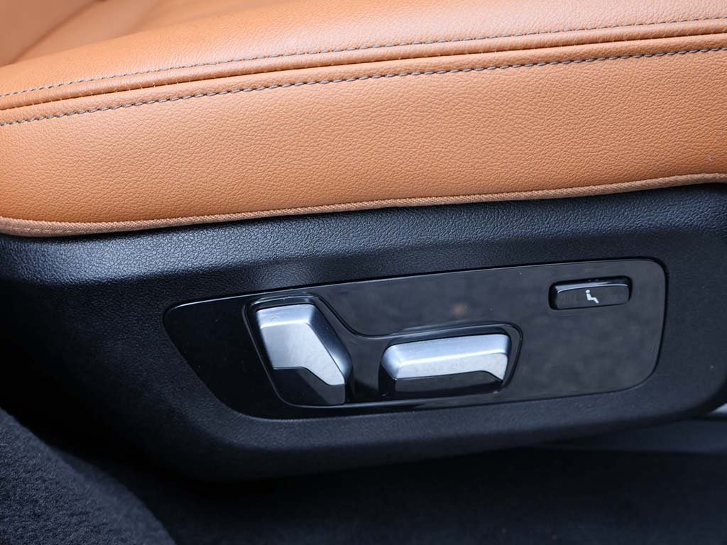 Vehicle image 44 of 76