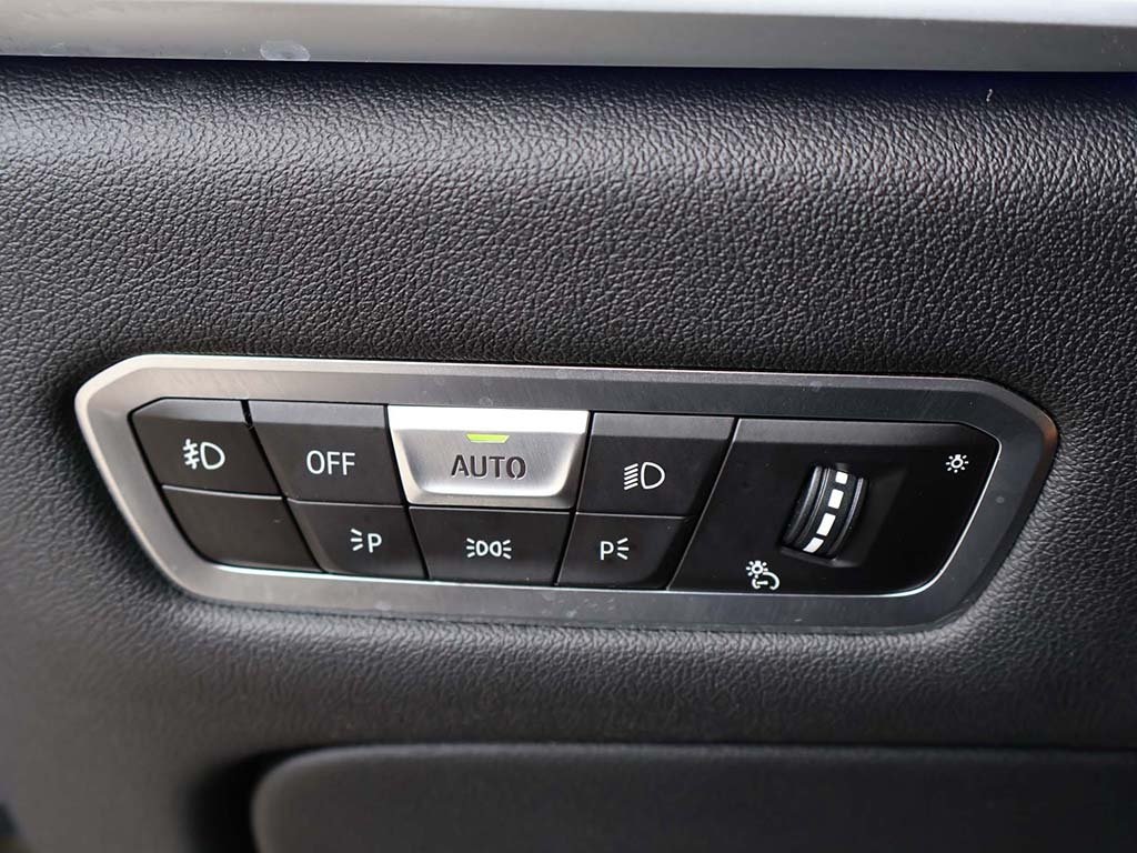 Vehicle image 54 of 76