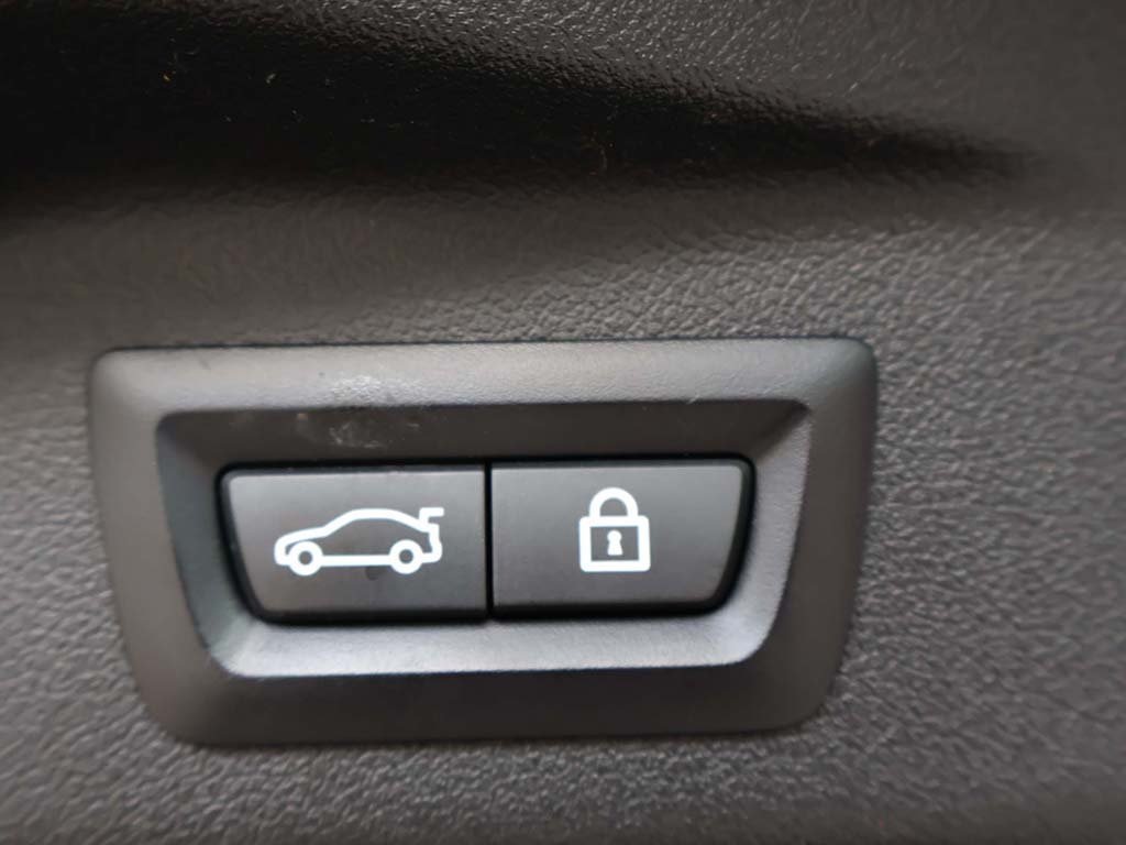 Vehicle image 28 of 76