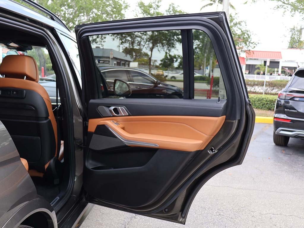 Vehicle image 36 of 76