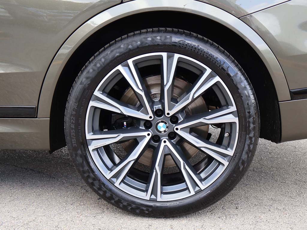 Vehicle image 32 of 76