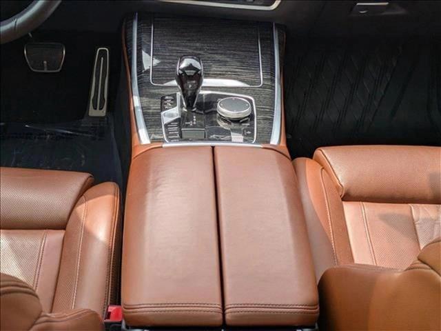 Vehicle image 23 of 30