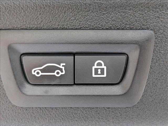 Vehicle image 22 of 30