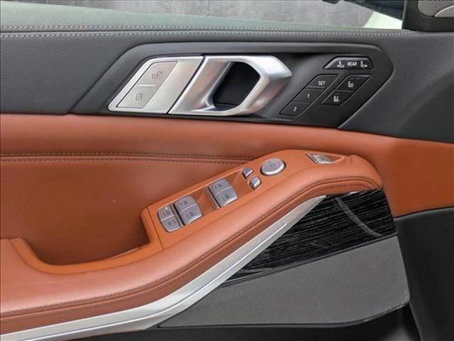 Vehicle image 19 of 30