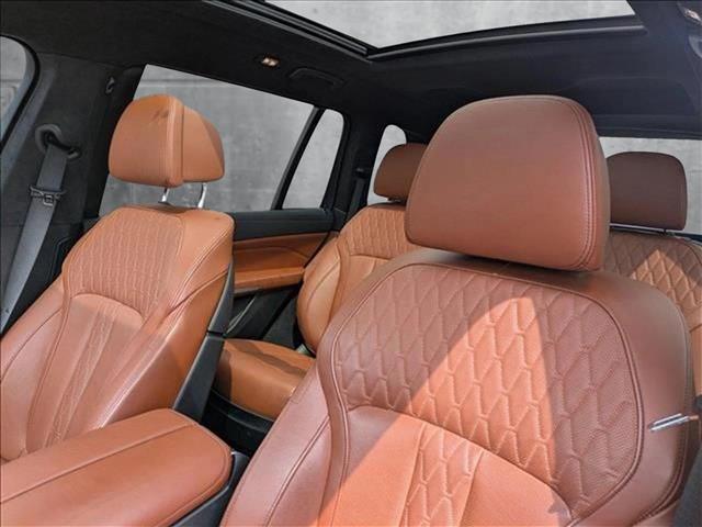 Vehicle image 11 of 30