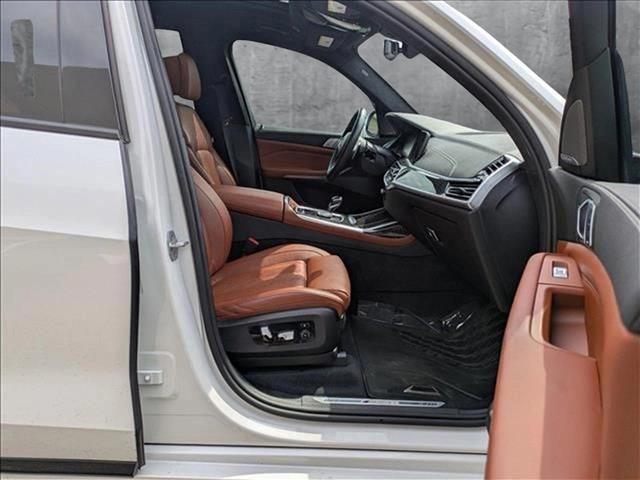 Vehicle image 13 of 30