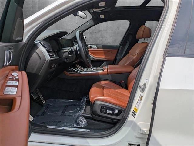 Vehicle image 24 of 30