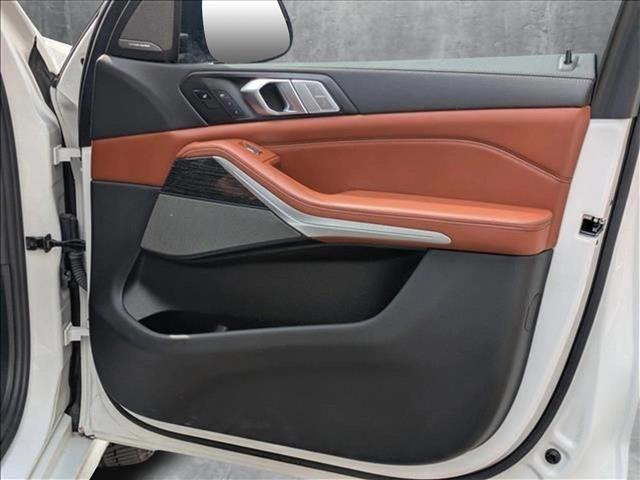 Vehicle image 21 of 30